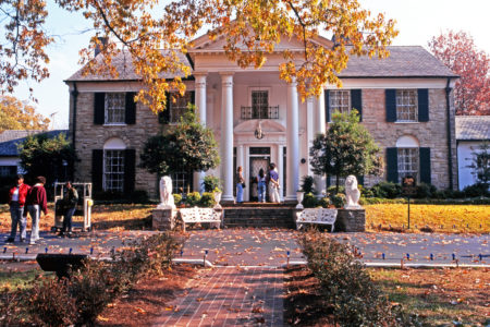 At least 5 people who visited Elvis Presley's Graceland Guest House have been diagnosed with Legionnaire's disease.