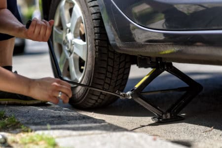 GM Recalls 135,000 Tire Jacks for Injury Hazard